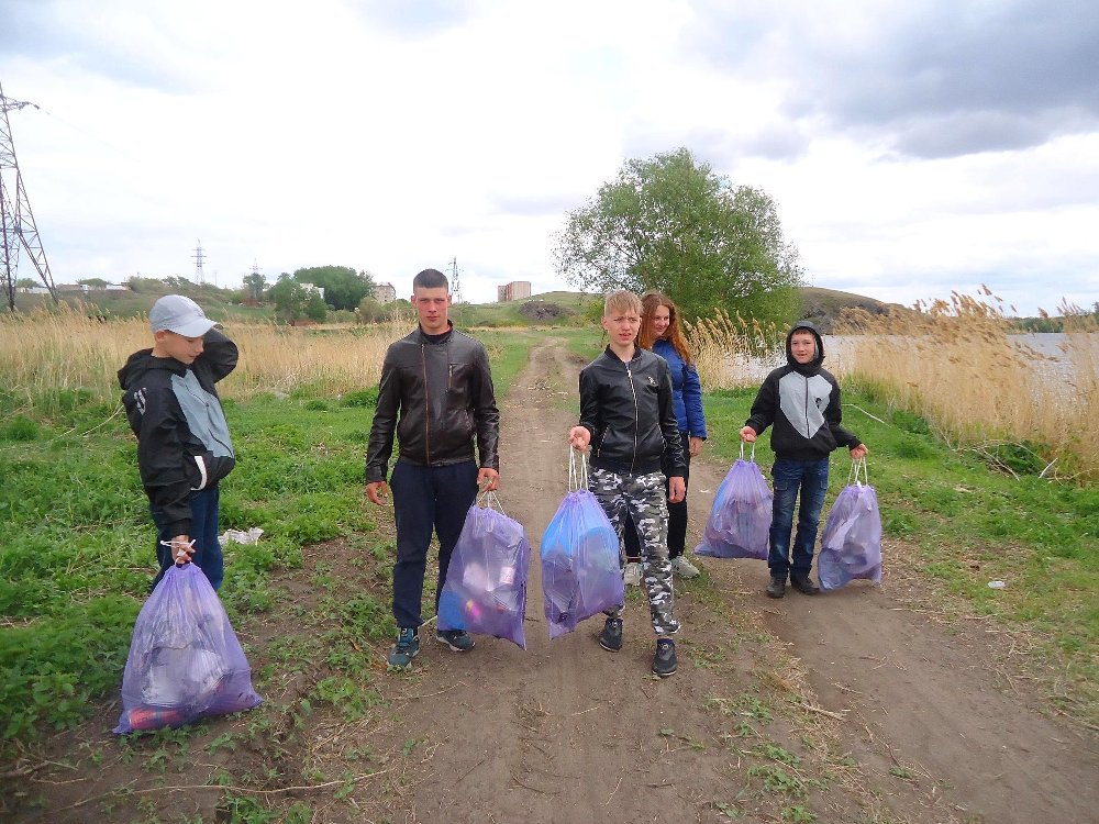 Воспитанники социального приюта для детей и подростков города Троицка приняли участие в акции «Чистый берег»