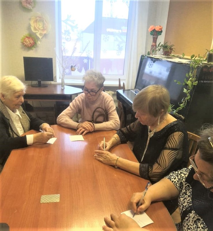 Отдыхающие отделения дневного пребывания граждан пожилого возраста и инвалидов комплексного центра социального обслуживания населения города Троицка приняли участие в интеллектуальном упражнении