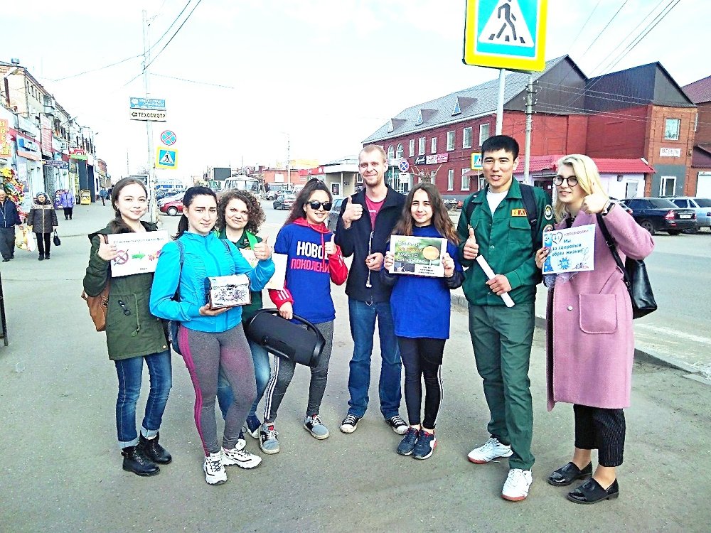 Воспитанники центра помощи детям города Троицка и бойцы ССПО «Энерджи» провели акцию «Конфета вместо сигареты»