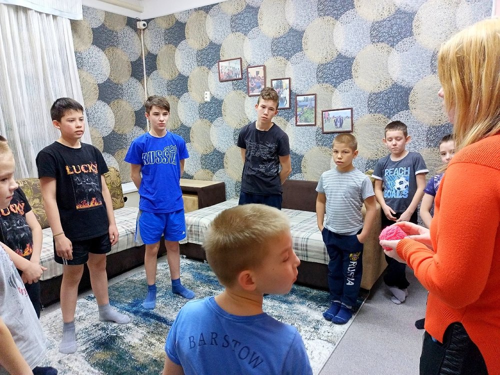 С воспитанниками центра помощи детям города Троицка был проведен цикл мероприятий по Правилам дорожного движения