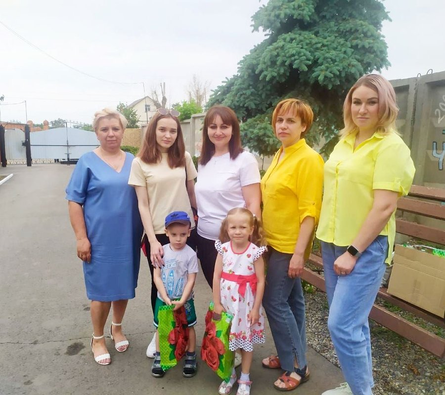 При поддержке Партии «Единая Россия» на территории МКУ «Центр помощи детям» города Троицка состоялся праздник Детства
