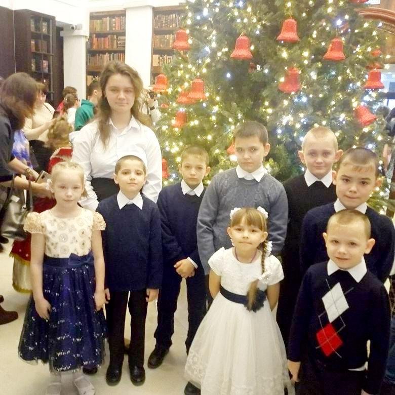 Воспитанники социального приюта для детей и подростков города Троицка побывали на Рождественских елках