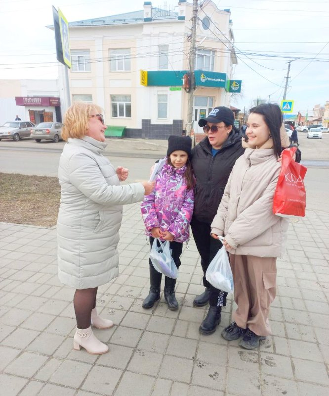 Сотрудниками комплексного центра социального обслуживания населения города Троицка был проведен экспресс-опрос ко Дню космонавтики
