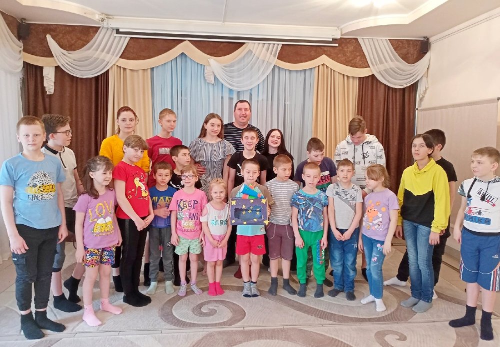Ребята центра помощи детям города Троицка присоединились к акции ко Дню космонавтики