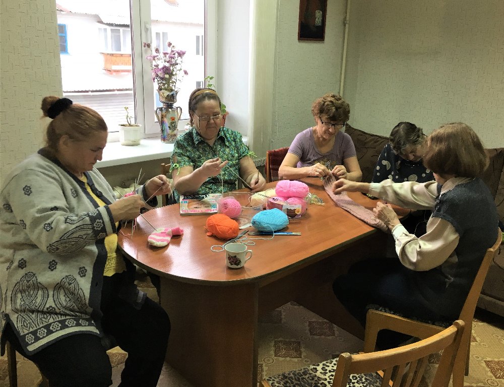 В отделении дневного пребывания граждан пожилого возраста и инвалидов КЦСОН города Троицка проходит подготовка к акции «Теплая рукавичка»