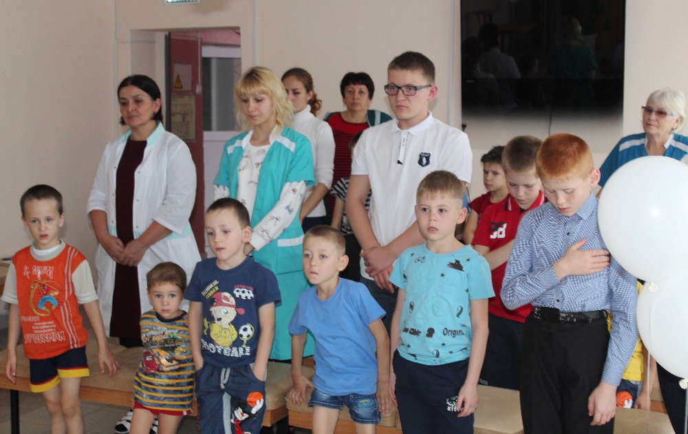 В Троицком центре помощи детям прошел час памяти «День белых журавлей» в честь солдат, павших на полях сражений