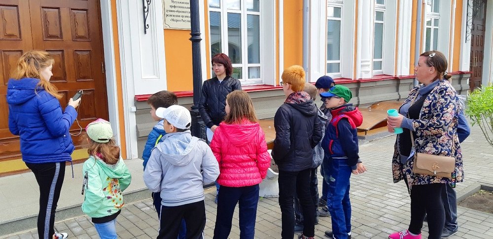 Воспитанники центра помощи детям города Троицка примерили на себя роль гида-экскурсовода