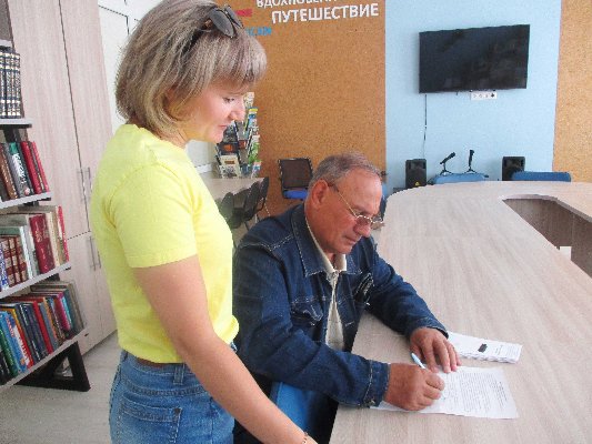 Сотрудниками МБУ «Комплексный центр» города Троицка проведена информационно-разъяснительная работа с населением в связи с переходом к цифровому телерадиовещанию