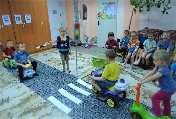 В социальном приюте для детей и подростков города Троицка провели игровую программу «ПДД знай и выполняй!»