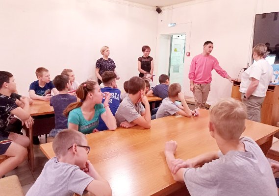 Ребят из центра помощи детям города Троицка посетил представитель акции «Дед Морозим»