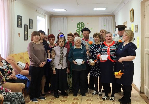 Отдыхающие отделения дневного пребывания граждан пожилого возраста и инвалидов КЦСОН города Троицка отметили Международный женский день