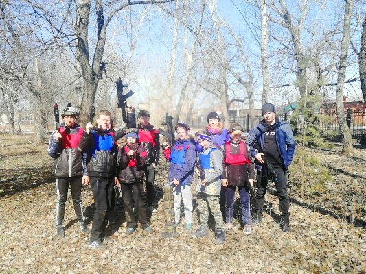 Воспитанники центра помощи детям города Троицка сразились в лазертаг