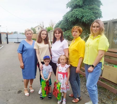 При поддержке Партии «Единая Россия» на территории МКУ «Центр помощи детям» города Троицка состоялся праздник Детства