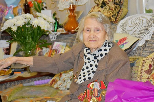 В Троицком городском округе Челябинской области поздравили со 101-летием участницу Великой Отечественной войны