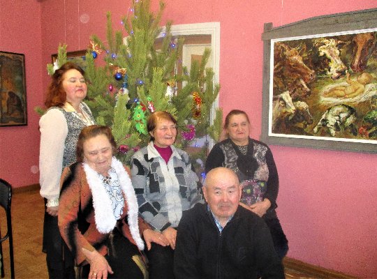 Отдыхающие отделения дневного пребывания граждан пожилого возраста и инвалидов КЦСОН города Троицка посетили Рождественскую выставку