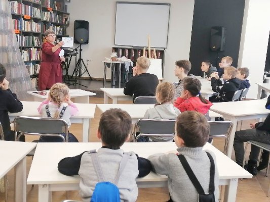 Воспитанники центра помощи детям города Троицка посетили Центральную городскую библиотеку