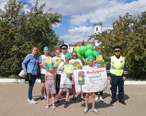 В МКУ «Центр помощи детям» города Троицка прошел тематический день «С днем рождения, Светофор!»