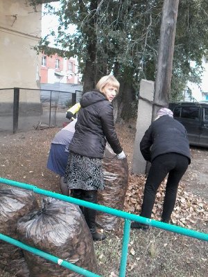 Сотрудники Комплексного центра провели субботник