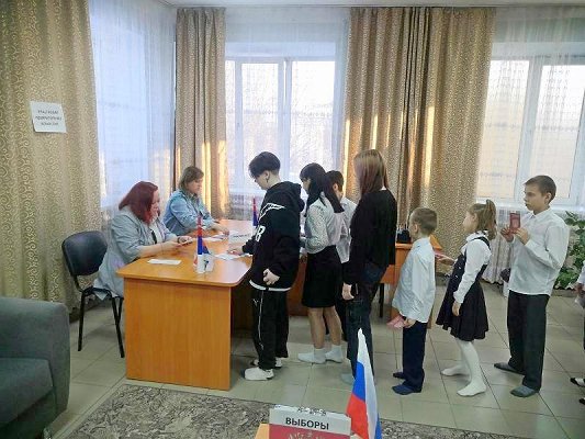 В социальном приюте для детей и подростков города Троицка состоялась деловая игра «Выборы Президента»