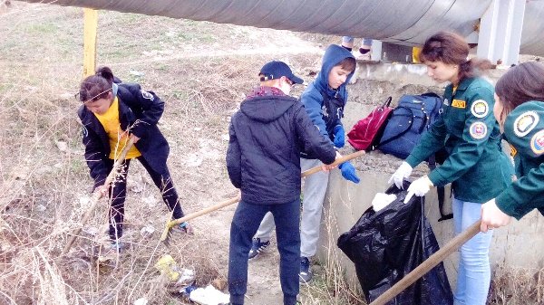 Воспитанники Центра помощи детям города Троицка приняли участие в акции «Чистый четверг»