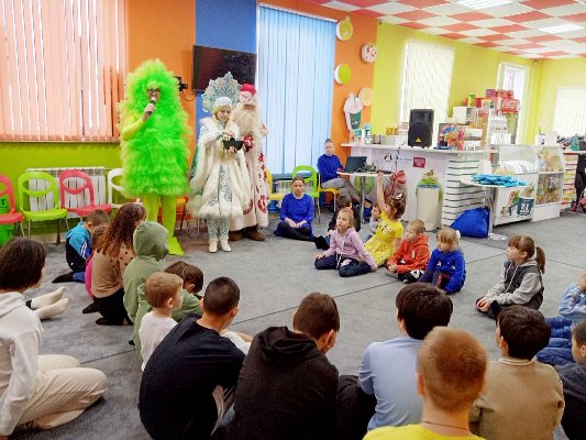 Воспитанники центра помощи детям города Троицка побывали в новогодней сказке