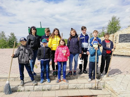 Воспитанники Центра помощи детям города Троицка провели трудовой десант «Помним»