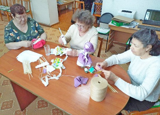 На базе отделения дневного пребывания граждан пожилого возраста и инвалидов КЦСОН прошла подготовка к встрече Масленицы