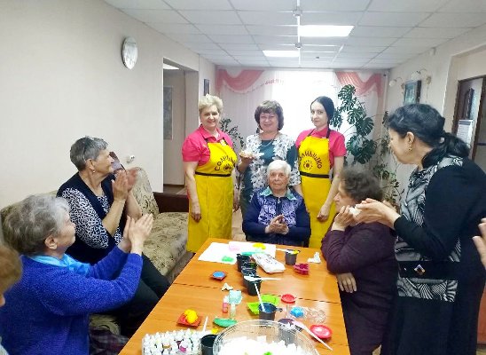 На базе отделения дневного пребывания граждан пожилого возраста и инвалидов прошел мастер-класс по изготовлению мыла ручной работы