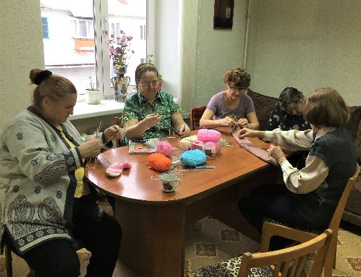 В отделении дневного пребывания граждан пожилого возраста и инвалидов КЦСОН города Троицка проходит подготовка к акции «Теплая рукавичка»