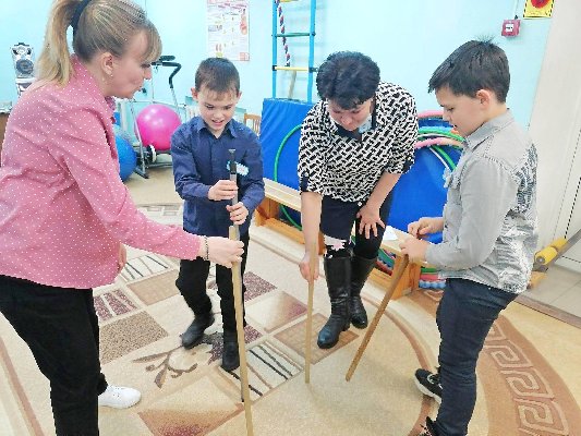 Для ребят из социального приюта для детей и подростков города Троицка был проведен психологический квест «Шире круг»