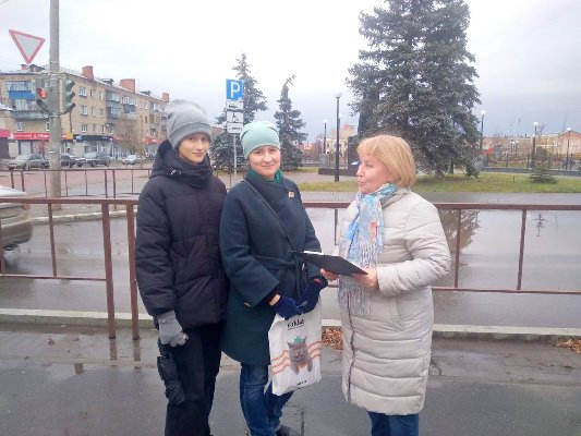 Сотрудники отделения помощи семье и детям КЦСОН города Троицка организовали социологический опрос на улицах города