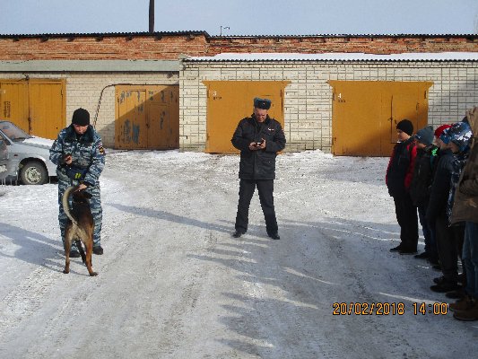 Сотрудники отдела по делам несовершеннолетних МО МВД РФ «Троицкий» и специалисты отделения помощи семье и детям провели совместное мероприятие для несовершеннолетних