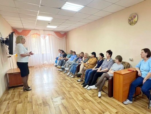 Мир, труд, май