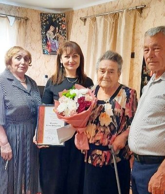 90-летний юбилей отметила ветеран труда Мельник Юлия Федоровна