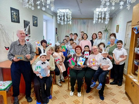 Воспитанники центра помощи детям города Троицка провели новогодний концерт для пожилых людей