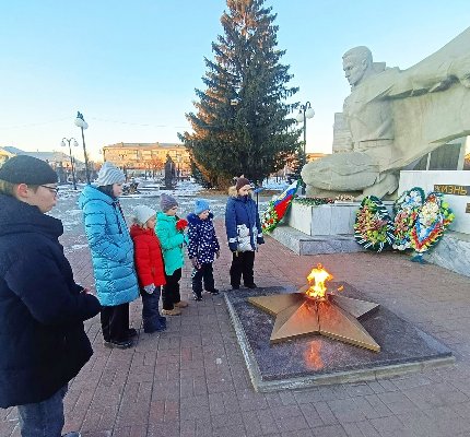 В социальном приюте для детей и подростков города Троицка провели патриотический час «Гордимся вами, Герои Отечества!».