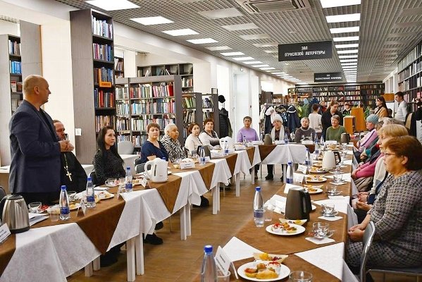 В центральной библиотеке города Троицка прошло мероприятие, посвященное Дню матери